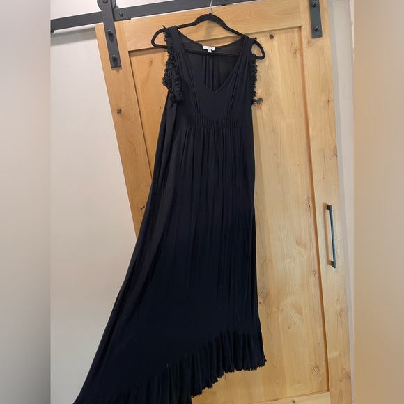 Black maxi v-neck dress - Picture 2 of 9